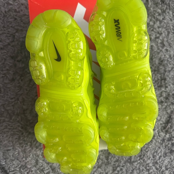 Air Vapormax Plus "Tennis Ball" sneakers - Picture 4 of 5